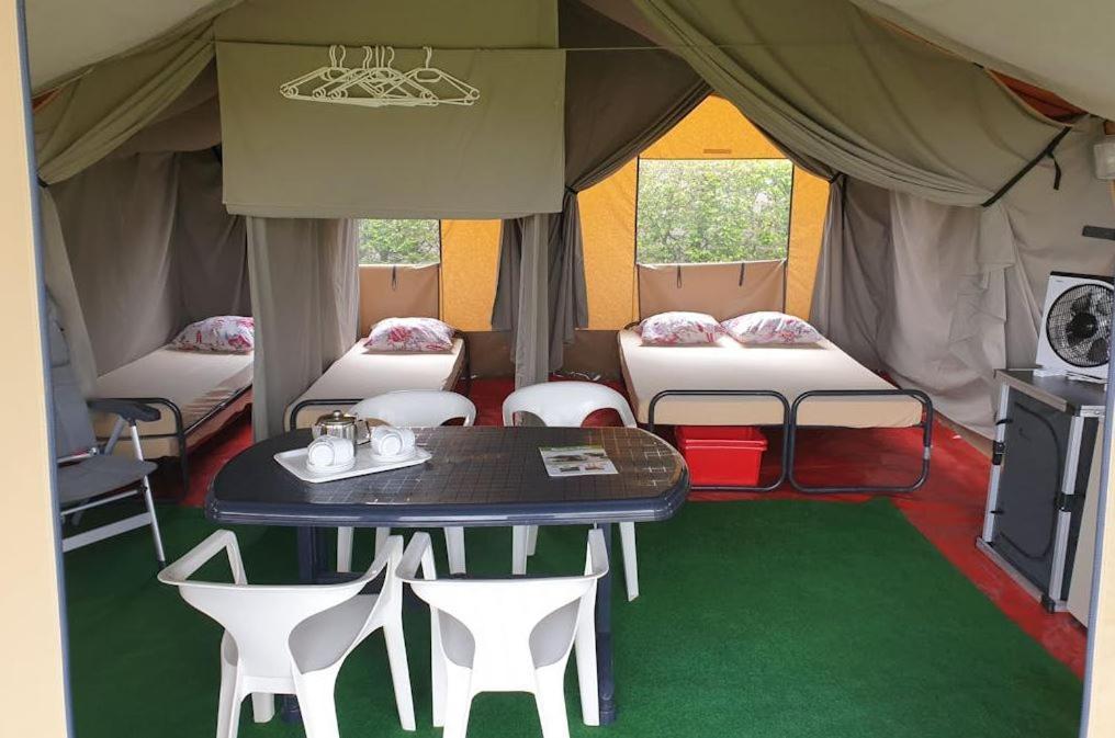 Easyatent Safari Tent Lanterna Červar-Porat Quarto foto